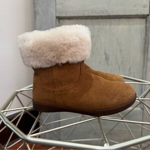 UGG Toddlers Jorie II boots in Chestnut suede with a sheepskin collar size 10